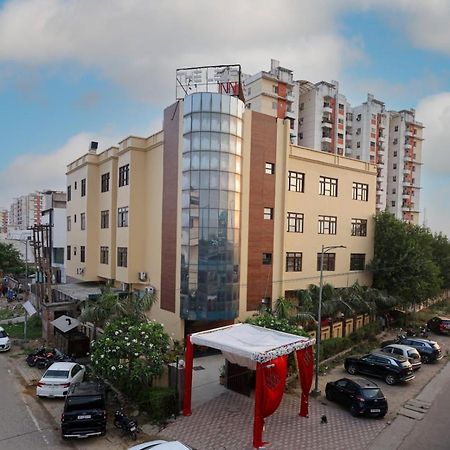 Hotel The Leaf - Gomti Nagar ลัคเนา ภายนอก รูปภาพ