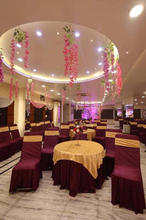 Hotel The Leaf - Gomti Nagar ลัคเนา ภายนอก รูปภาพ
