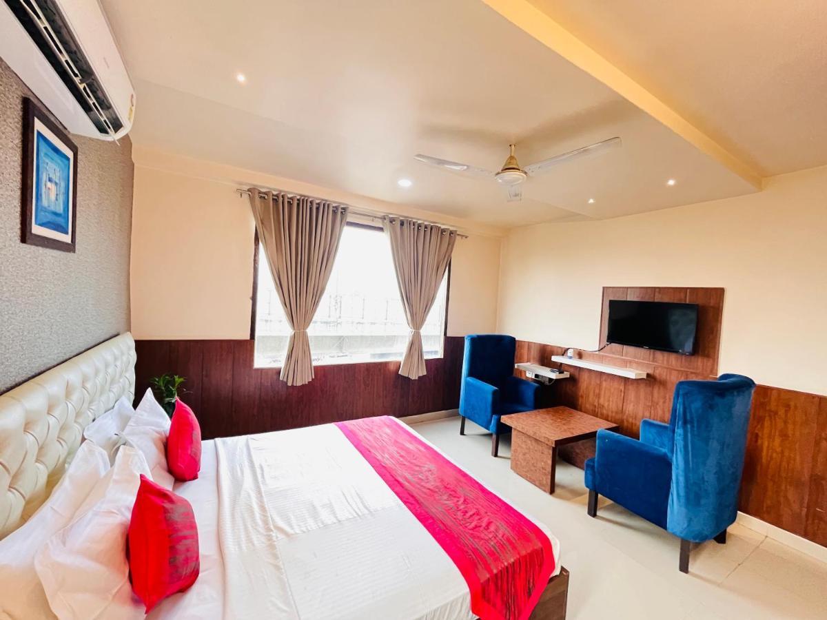 Hotel The Leaf - Gomti Nagar ลัคเนา ภายนอก รูปภาพ