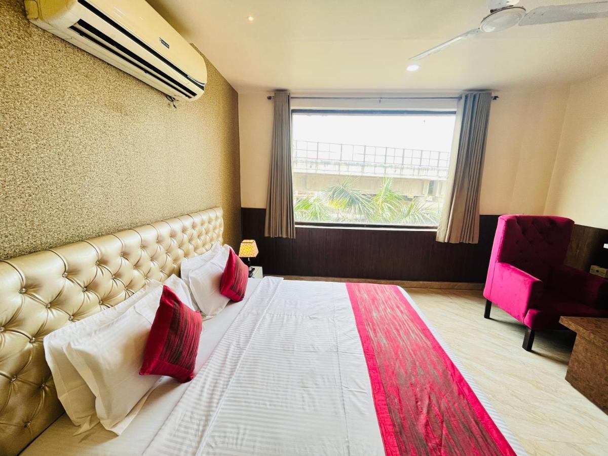 Hotel The Leaf - Gomti Nagar ลัคเนา ภายนอก รูปภาพ