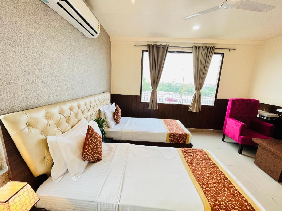 Hotel The Leaf - Gomti Nagar ลัคเนา ภายนอก รูปภาพ