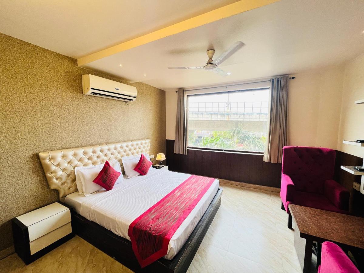 Hotel The Leaf - Gomti Nagar ลัคเนา ภายนอก รูปภาพ