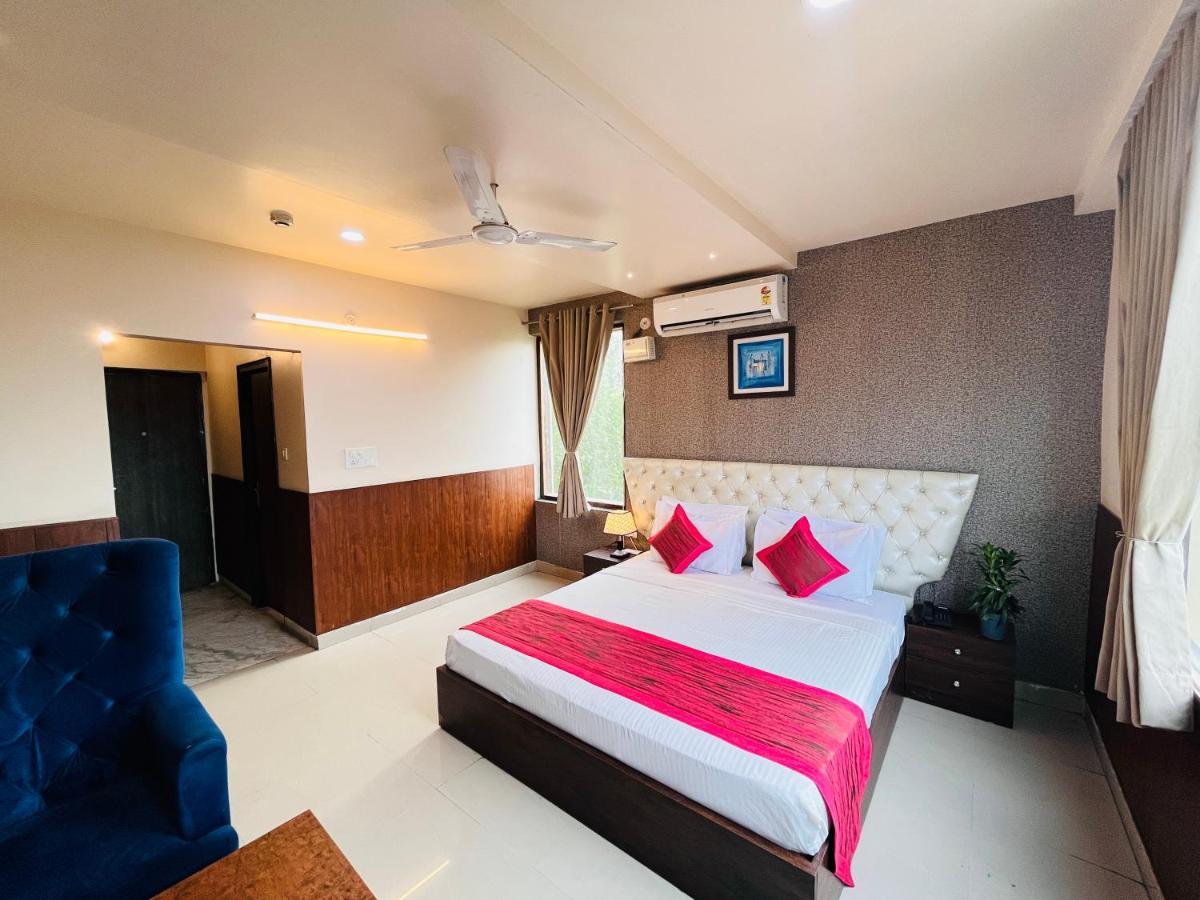 Hotel The Leaf - Gomti Nagar ลัคเนา ภายนอก รูปภาพ